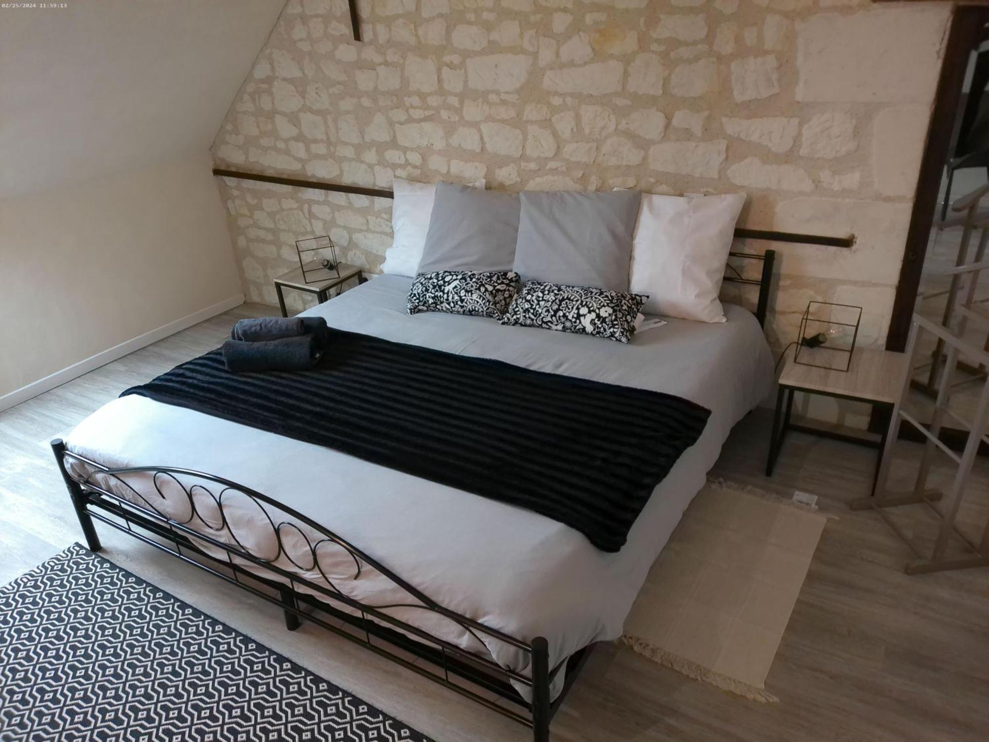 A 2 Pas D Azay Hotel Neuil Екстериор снимка
