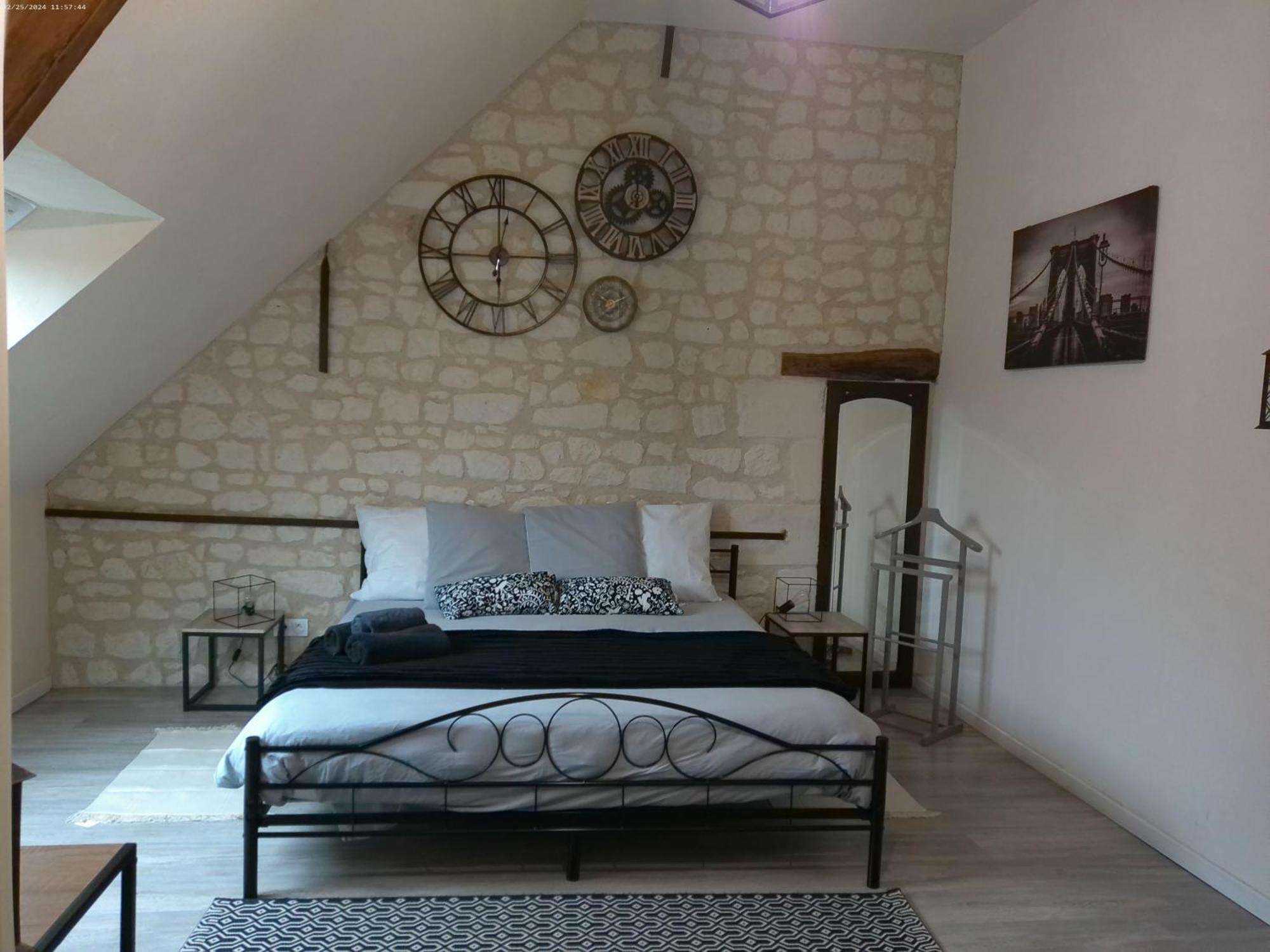 A 2 Pas D Azay Hotel Neuil Екстериор снимка