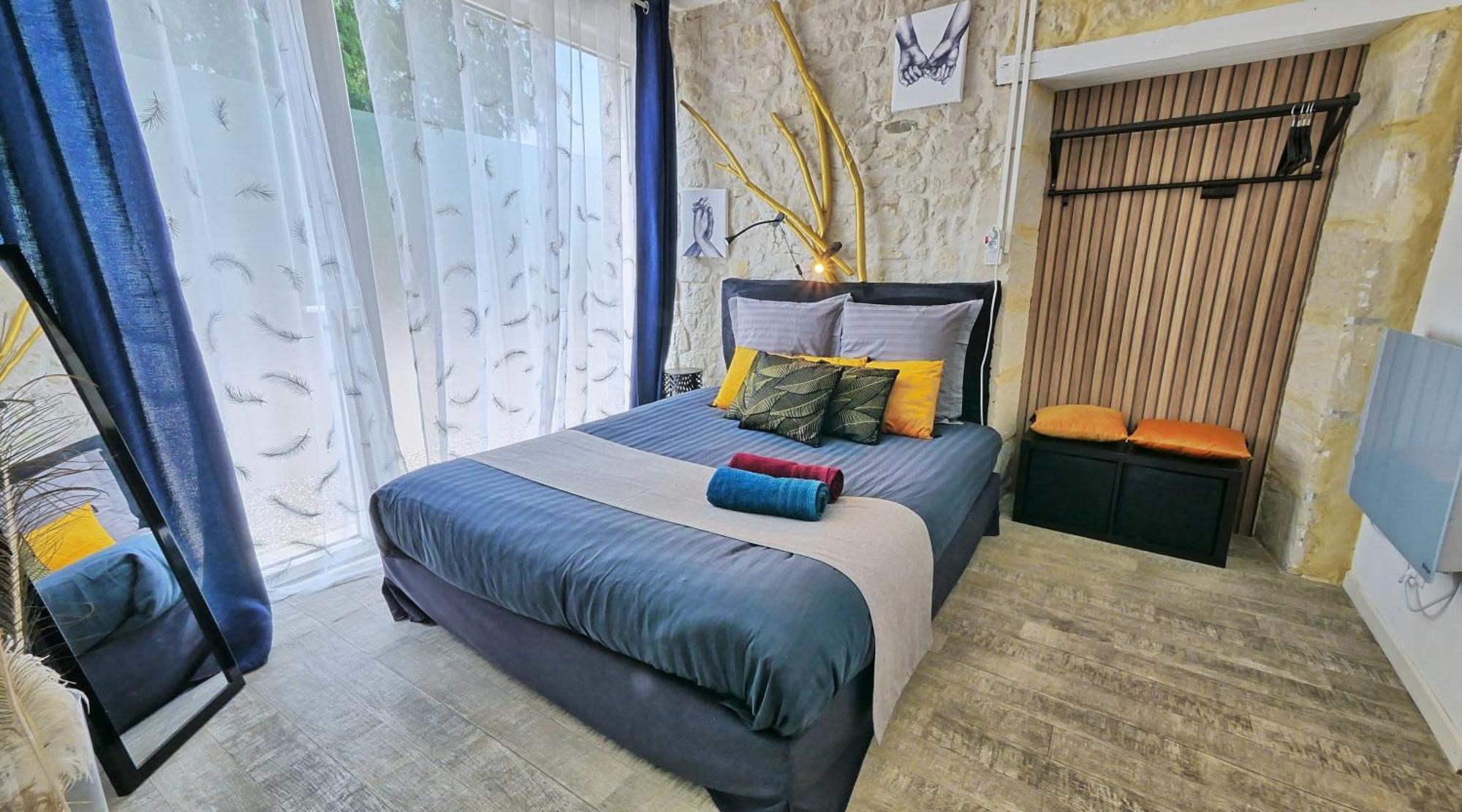 A 2 Pas D Azay Hotel Neuil Екстериор снимка