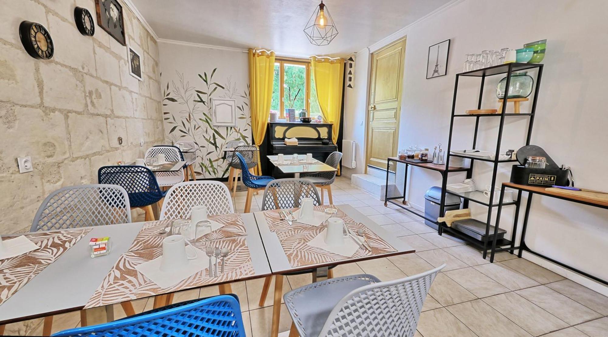 A 2 Pas D Azay Hotel Neuil Екстериор снимка